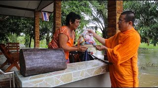 วัดพระธรรมกาย มอบของช่วยเหลือผู้ประสบภัยน้ำท่วม จ นราธิวาส